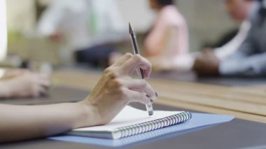  onun kalem dokunarak işkadını