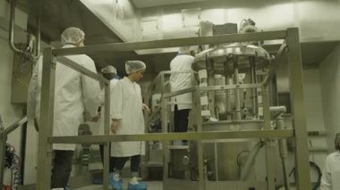 Bilim adamları ilaç araştırma fabrikası
