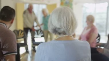  grup terapi seansı insanlarda 