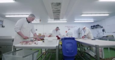 Kasaplar et fabrikasında çalışmaya