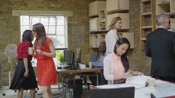 équipe d'affaires en réunion stratégique 