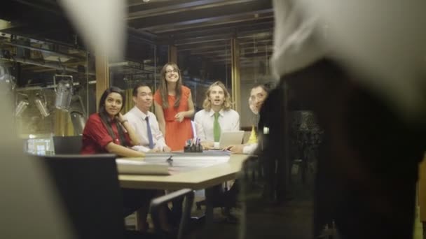 Business team bij de planning van de vergadering — Stockvideo
