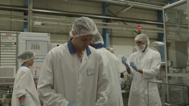 Workers  operate production machinery — Stock Video