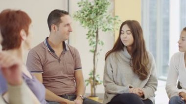 Grup terapi oturumu devam ediyor