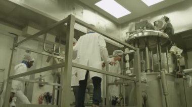 Bilim adamları ilaç araştırma fabrikası