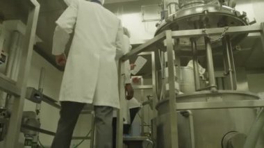 Bilim adamları ilaç araştırma fabrikası