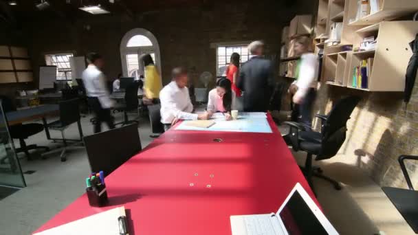 현대 사무실에서 크리에이 티브 비즈니스 팀 — 비디오