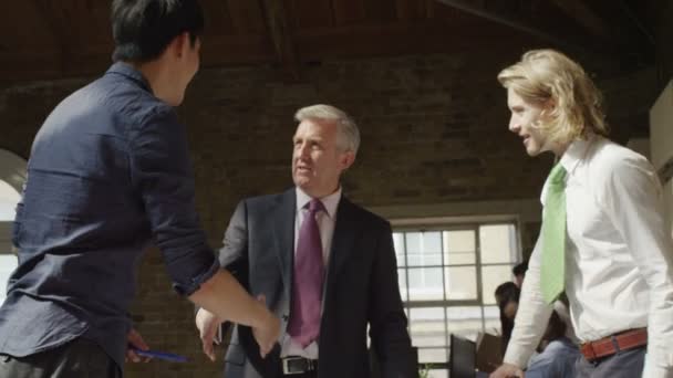 Businessmen in office shake hands — Stock Video