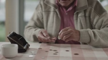  Komuta sizde paralar saymak çalışıyor