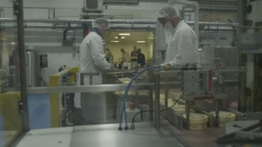 İşçi tıbbi incelemek