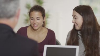 Mali Müşavir ile toplantıda kadınlar 