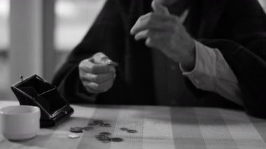  Komuta sizde paralar saymak çalışıyor