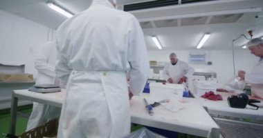 Kasaplar et fabrikasında çalışmaya