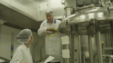 Bilim adamları ilaç araştırma fabrikası