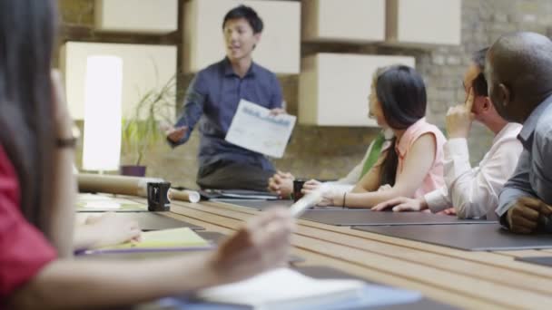 Équipe d'affaires dans la salle de réunion 