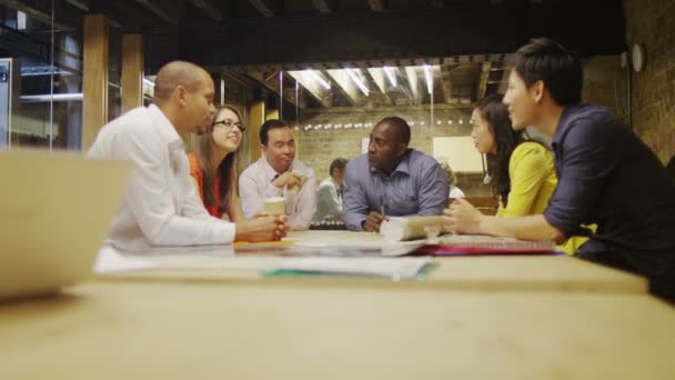 équipe d'affaires en réunion stratégique 