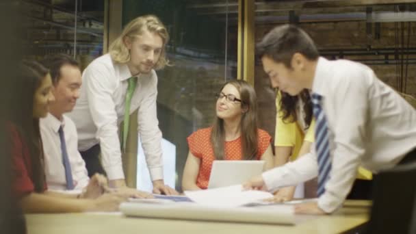 Бізнес-команда в плануванні зустрічі — стокове відео