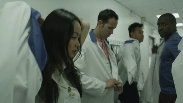 Workers in pharmaceutical factory — Stock Video