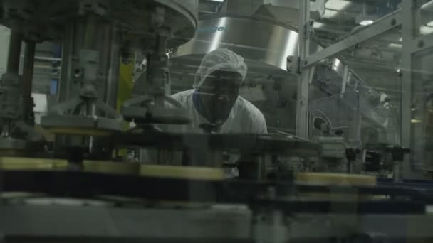 Usine de fabrication pharmaceutique — Video