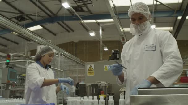 Pharmaceutical manufacturing facility fabrik — Stockvideo