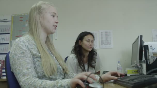 Office eğitim kadınlar — Stok video
