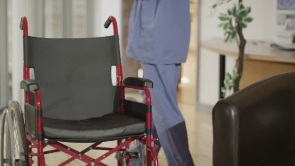 Empty wheelchair on hospital — Stock Video