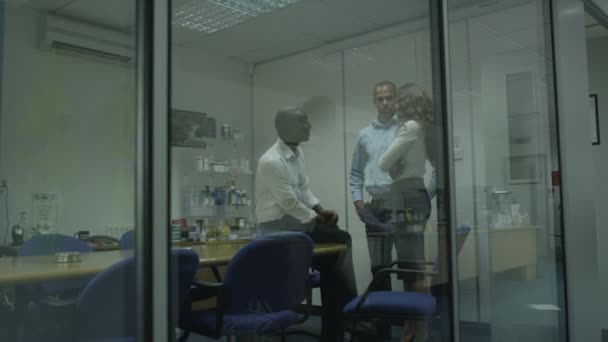 Ofis çalışanları iş başında — Stok video