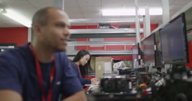İşçilerin bilgisayar test çalışma