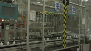 işçilerin bir üretim hattı