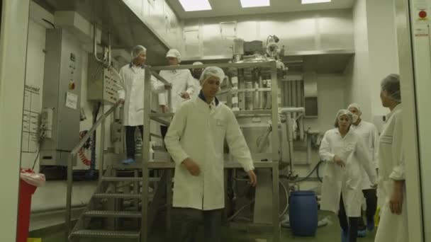 Фармацевтический завод — стоковое видео
