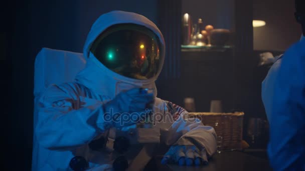 Funny Astronaut Relaxing Nightclub Drinking Beer Blending Crowd — Stock Video