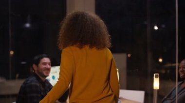 4k işkadını office geç meslektaşları ile tanışmak için gelen bisiklet ile