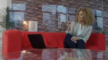 4 k çekici kadın evde ya da ofiste Evet