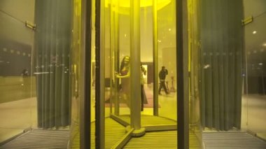 4 k mutlu kadın arkadaşlar otel bir dışarı şehirde çıkıyordum