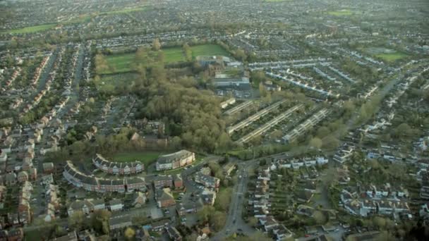 Vista Aérea Panorâmica Uma Área Residencial Nos Arredores Londres Reino — Vídeo de Stock