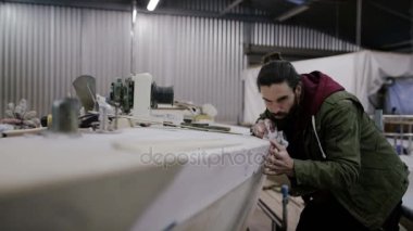 4 k baba ve oğlu bina ve yelkenli tekne, Aile şirketi tadilatı Tersane