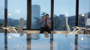 geç saatlere kadar ofiste, Evet 4 k kızgın işadamı