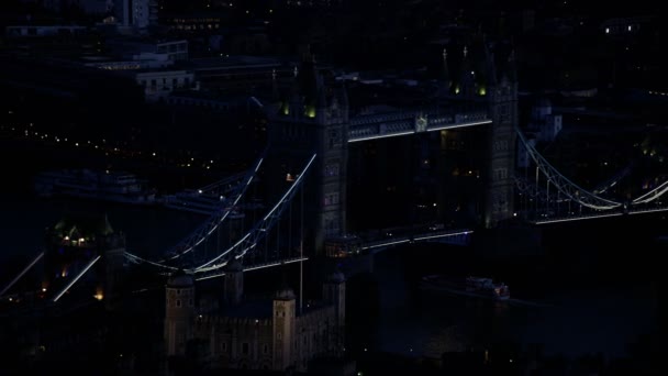 Night Aerial Shot London Tower Bridge View Iconic City Skyscrapers — стоковое видео