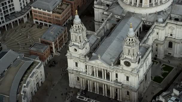 Воздушный Полет Над Собором Святого Павла Лондоне Туристы Стоящие Смотровой — стоковое видео