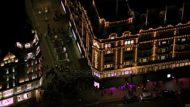 ハロッズ高級百貨店のロンドン 2017 撮が夜ライトアップ — ストック動画