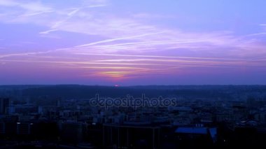 4 k hava panoramik Paris, sabah yükselmeye başlayan güneş 