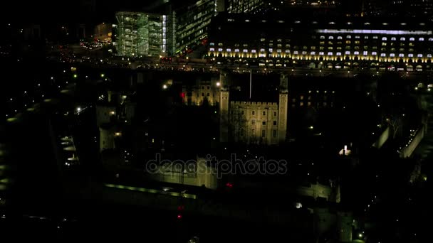 Flygfoto Över Tower London Och Omgivningarna Belysta Nattetid — Stockvideo