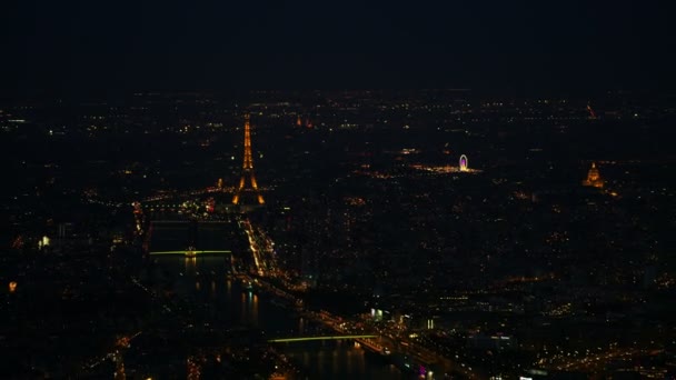 Вид Высоты Птичьего Полета Париж Зданиями Достопримечательностями Освещенными Ночью — стоковое видео