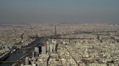 4 k panoramik gök olayları görüntülemek Seine Nehri ve Eyfel Kulesi Paris şehir manzarası