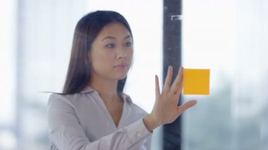 4k yakın kadar çekici işkadını yapışkan notlar ile beyin fırtınası