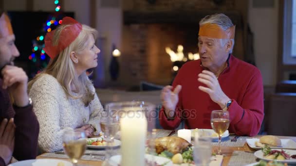 Família Feliz Juntos Para Jantar Natal Levantar Copos Para Brinde — Vídeo de Stock