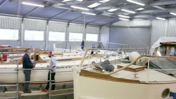 Time Lapse Workers Boatyard Construção Renovação Barcos Vela — Vídeo de Stock