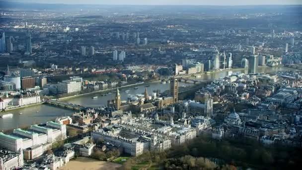 伦敦金融城和泰晤士河畔之上的鸟瞰图 — 图库视频影像