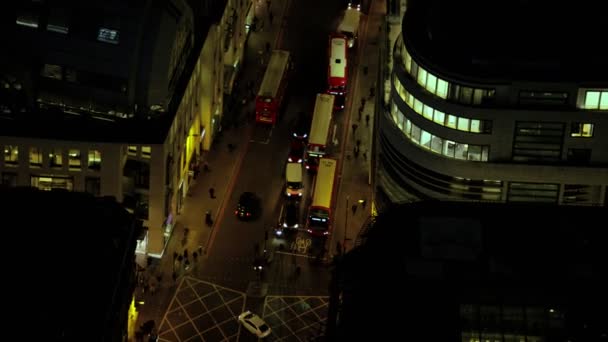 Vista Aérea Tráfego Pedestres Uma Movimentada Área Central Londres Noite — Vídeo de Stock