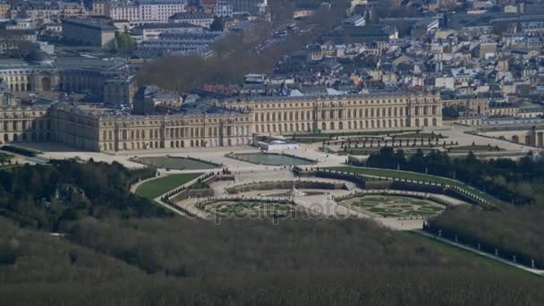 Flygfoto Över Slottet Versailles Med Anlagda Trädgårdar — Stockvideo